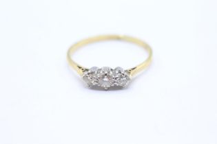 18ct gold diamond trilogy ring Size Q - 1.8 g