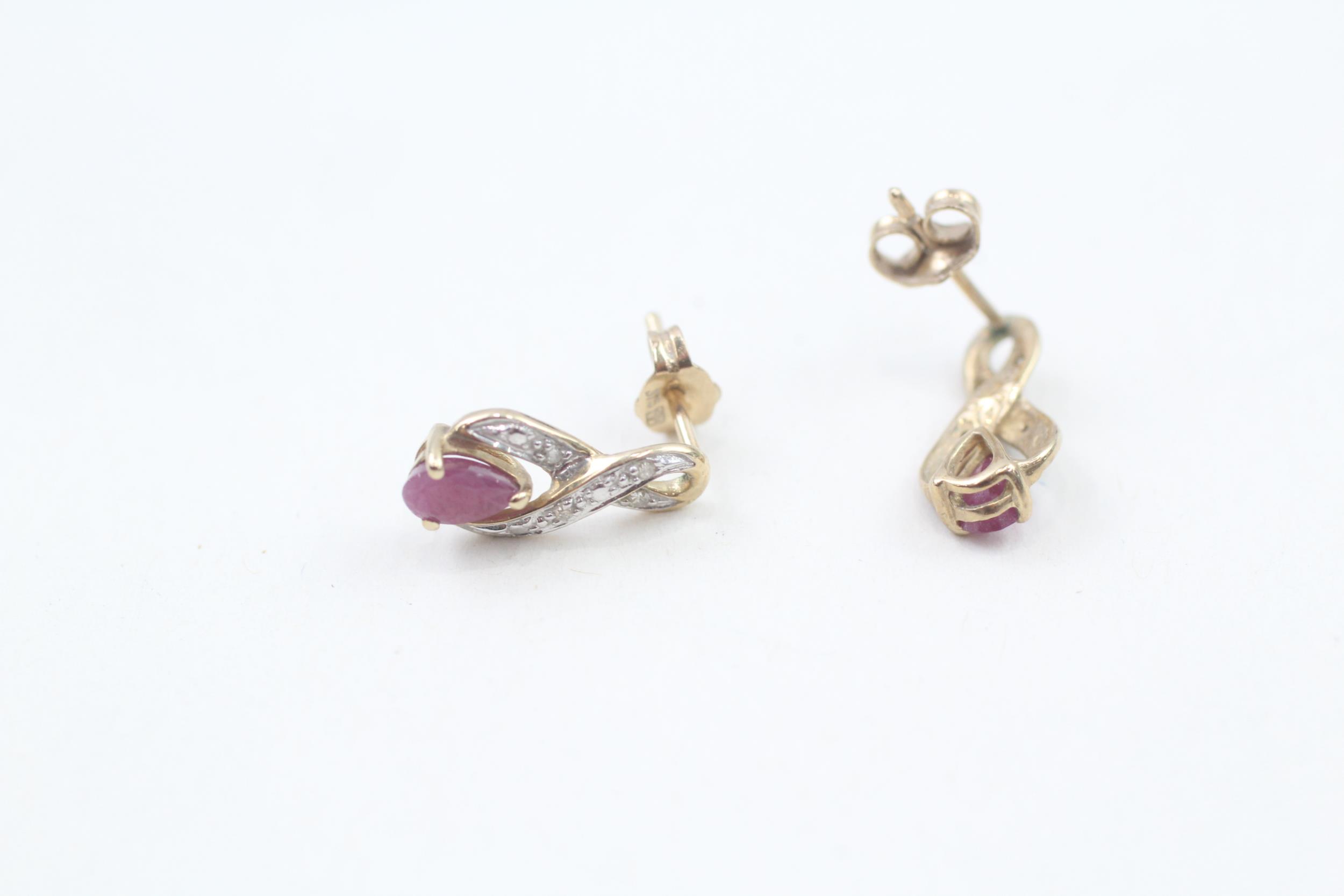 2x 9ct gold ruby & diamond pendant necklace & drop earrings set (2.9g) - Bild 5 aus 5