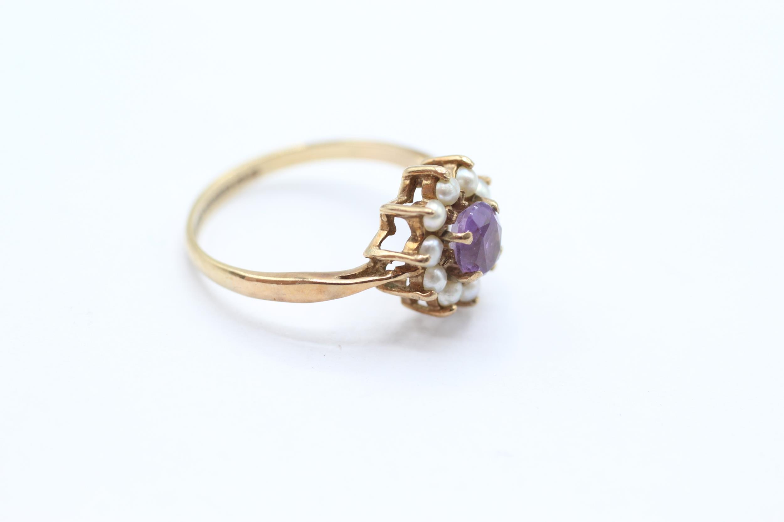 9ct gold vintage amethyst & seed pearl cluster ring, claw set Size J - 1.5 g - Image 2 of 4