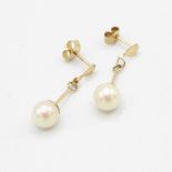 Pair of 9ct gold and pearl drop earrings 0.5g