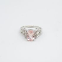 9ct white gold morganite single stone ring with white gemstone sides & split shank (3.7g) Size N