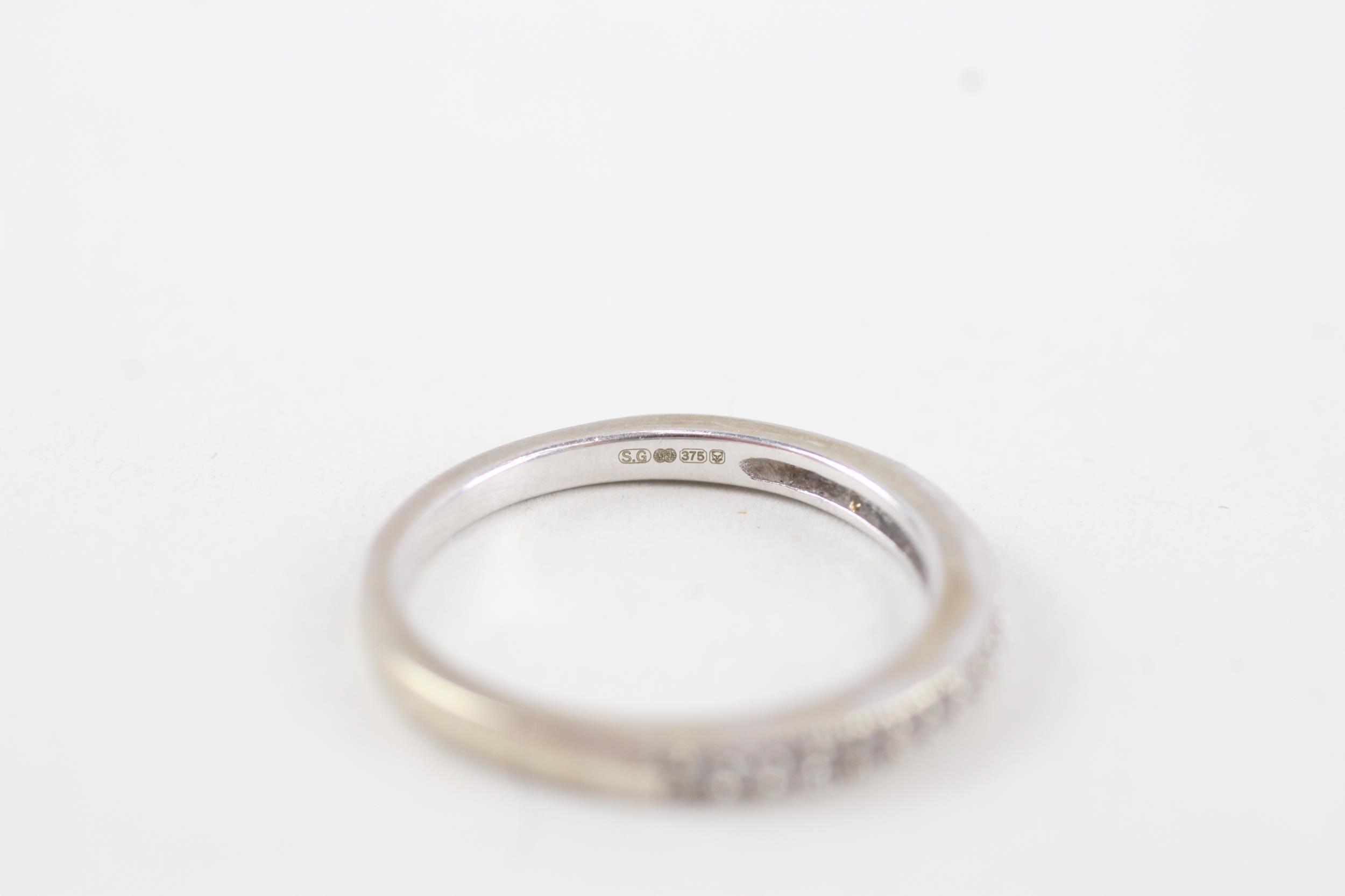 9ct gold diamond half eternity ring, claw set with a milgrain edge (2g) Size Q - Image 3 of 4