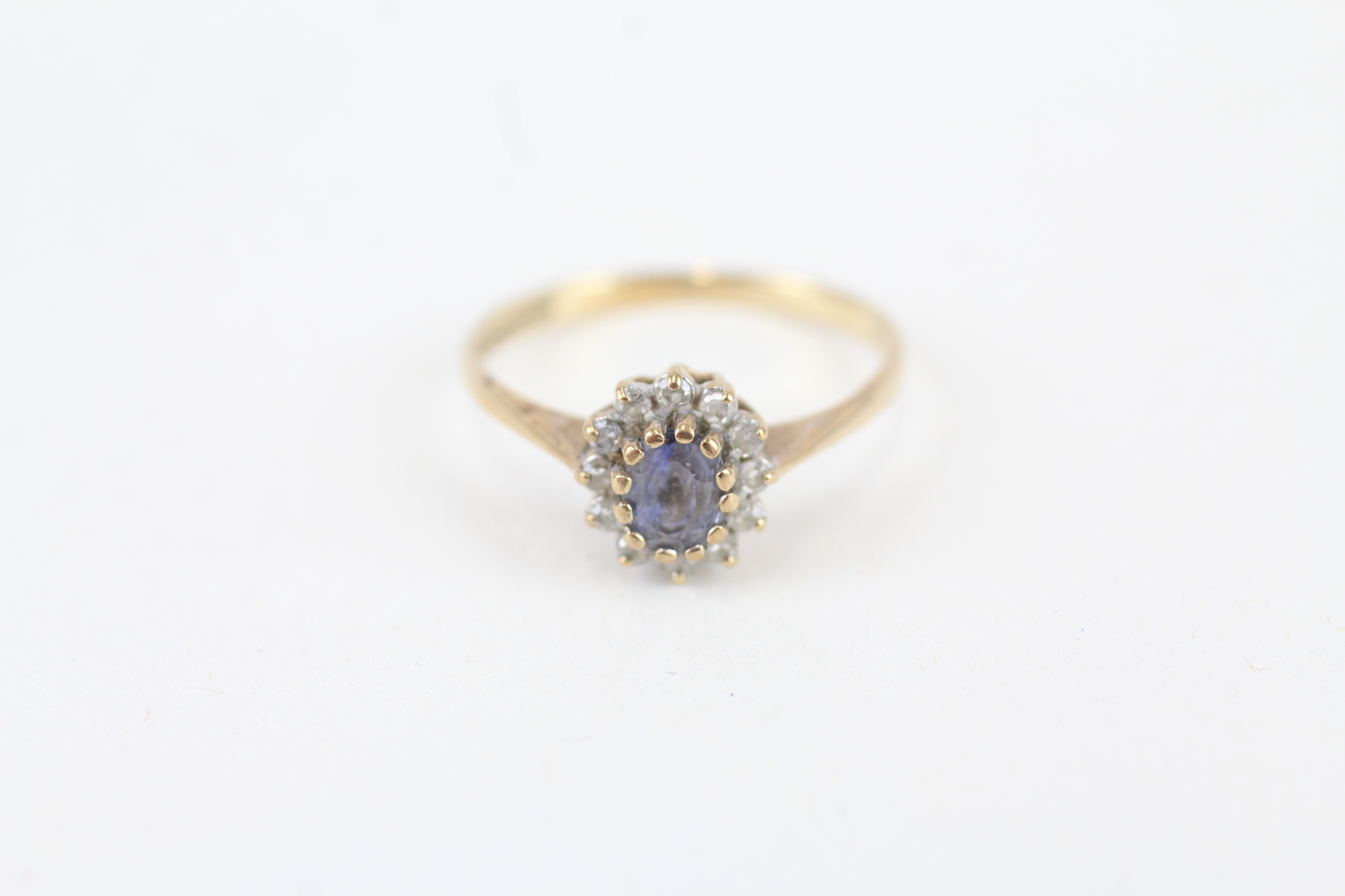 9ct gold vintage oval cut sapphire & diamond cluster ring, claw set Size K - 1.4 g