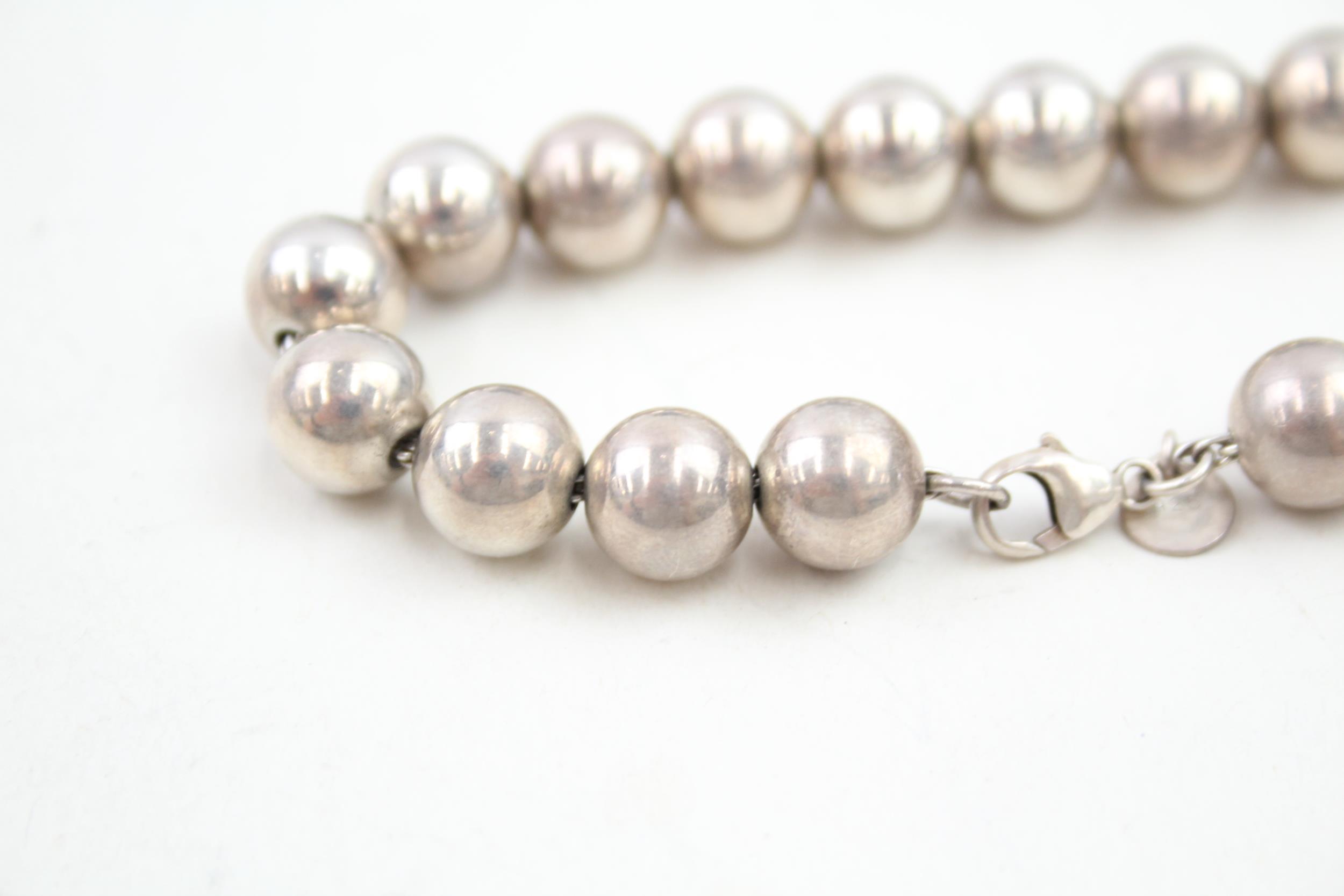A silver beaded bracelet by Tiffany and Co (20g) - Image 3 of 8