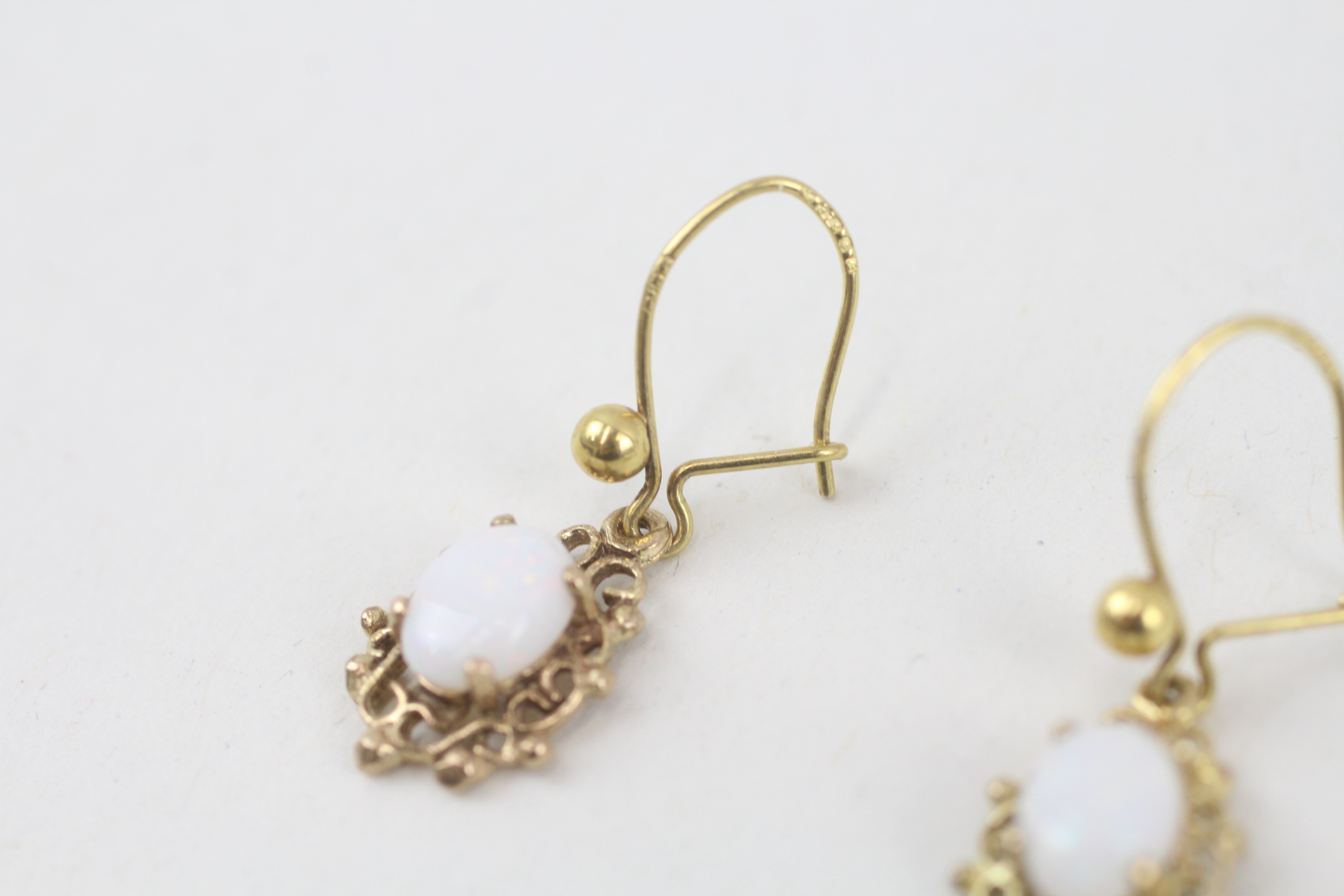 9ct gold opal single stone dangle earrings - 1.4 g - Image 2 of 6