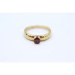 9ct gold garnet solitaire ring, claw set Size K 1/2 - 2 g