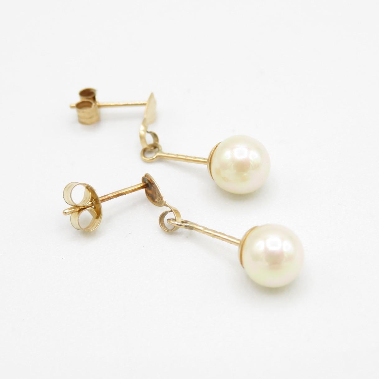 Pair of 9ct gold and pearl drop earrings 0.5g - Image 2 of 3