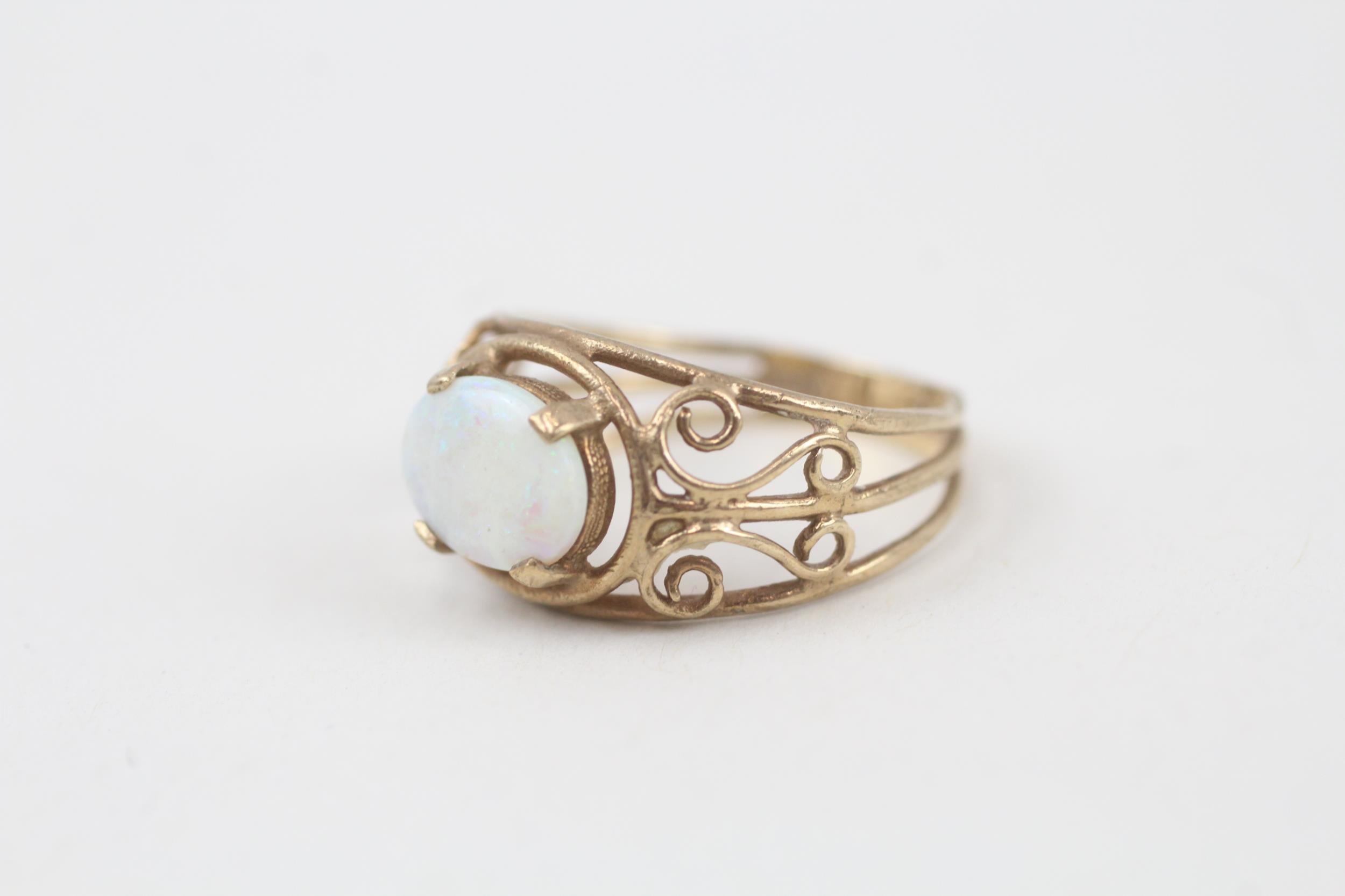 9ct gold white opal single stone ring with openwork shank Size L - 2 g - Image 2 of 6