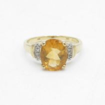 9ct gold citrine & diamond dress ring Size R - 3.6 g