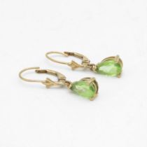 9ct gold pear shape peridot single stone dangle earrings - 1.4 g
