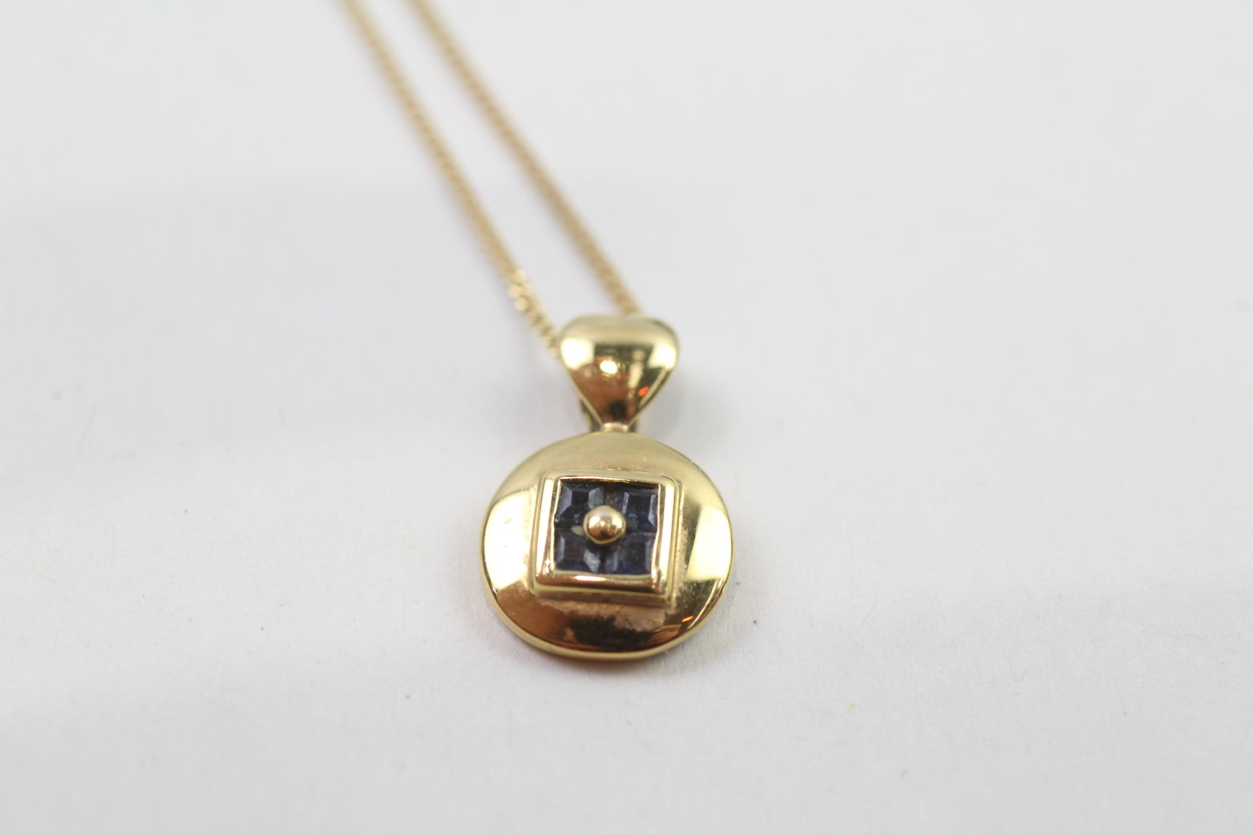 9ct gold square cut sapphire pendant necklace (1.5g) - Image 3 of 4