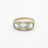 9ct gold vintage oval cut aquamarine & topaz ring (2.6g) Size M