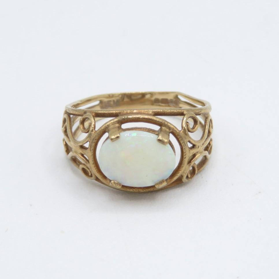 9ct gold white opal single stone ring with openwork shank Size L - 2 g