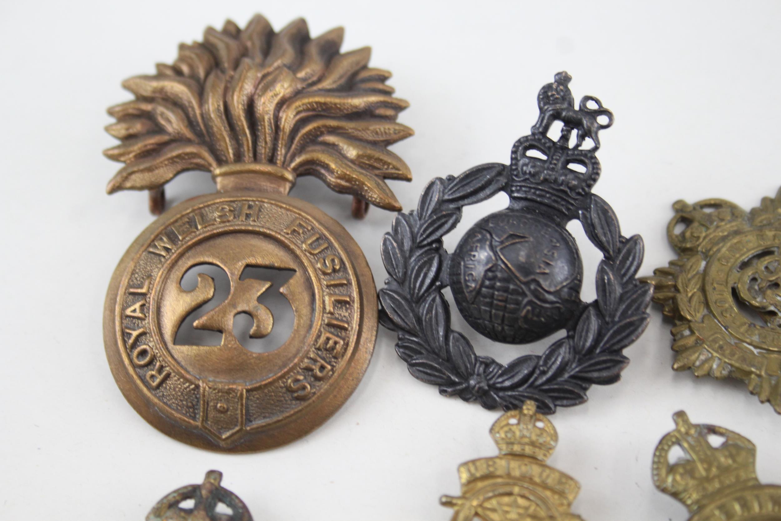 Military Cap Badges x 10 inc. Royal Marines Royal Welsh Fusiliers Lincolns Etc - Military Cap Badges - Image 2 of 7