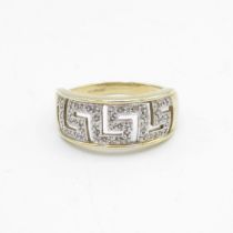 9ct gold diamond Greek key dress ring Size S - 4 g