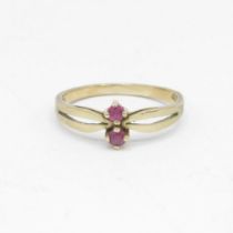 9ct gold ruby two stone ring with tapered split shank Size K 1/2 - 1.3 g