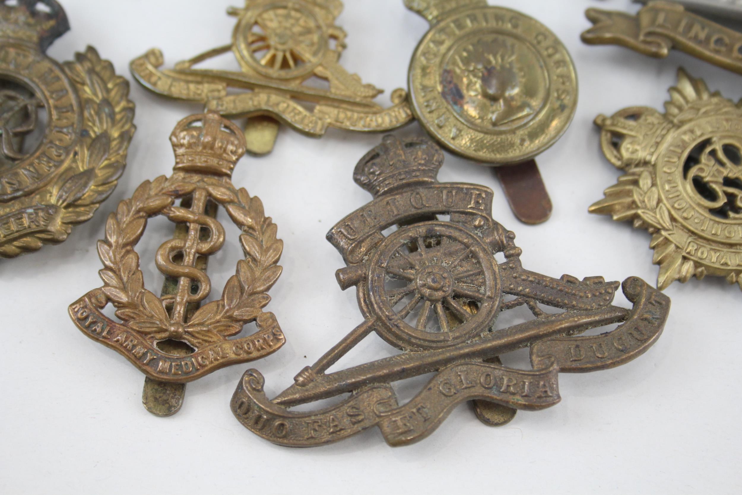 Military Cap Badges x 10 inc. Royal Marines Royal Welsh Fusiliers Lincolns Etc - Military Cap Badges - Image 5 of 7
