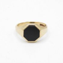 9ct gold hexagon cut black onyx dress ring (5.6g) Size U