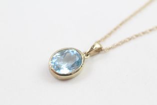 9ct gold oval cut blue topaz pendant necklace, bezel set (2.6g)