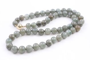 14ct gold polished jade necklace (88.5g)