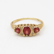 9ct gold vintage garnet & diamond ring (1.5g) Size N