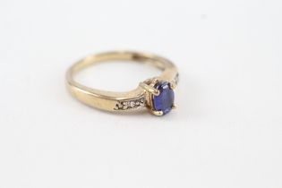 9ct gold oval cut sapphire & diamond ring (2.3g) Size M