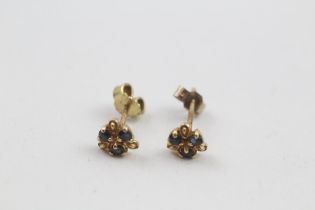 9ct gold sapphire stud earrings with scroll backs (0.6g)
