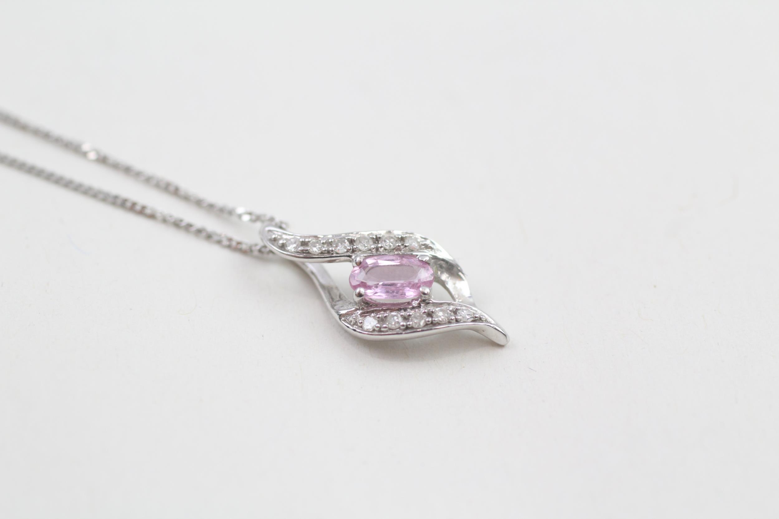 9ct gold oval cut pink sapphire & diamond pendant necklace (1.5g) - Image 4 of 4