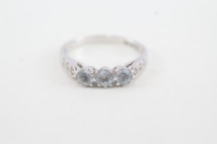 9ct gold blue topaz & diamond three stone ring (2.9g) Size R