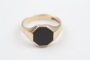 9ct gold hexagon cut black onyx dress ring (5.6g) Size U