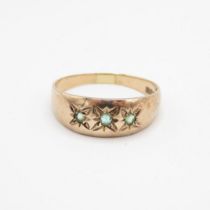 9ct gold vintage star set emerald trilogy ring (2.1g) Size R