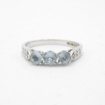 9ct gold blue topaz & diamond three stone ring (2.9g) Size R