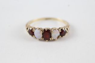 9ct gold vintage opal & garnet five stone ring (2.4g) Size R