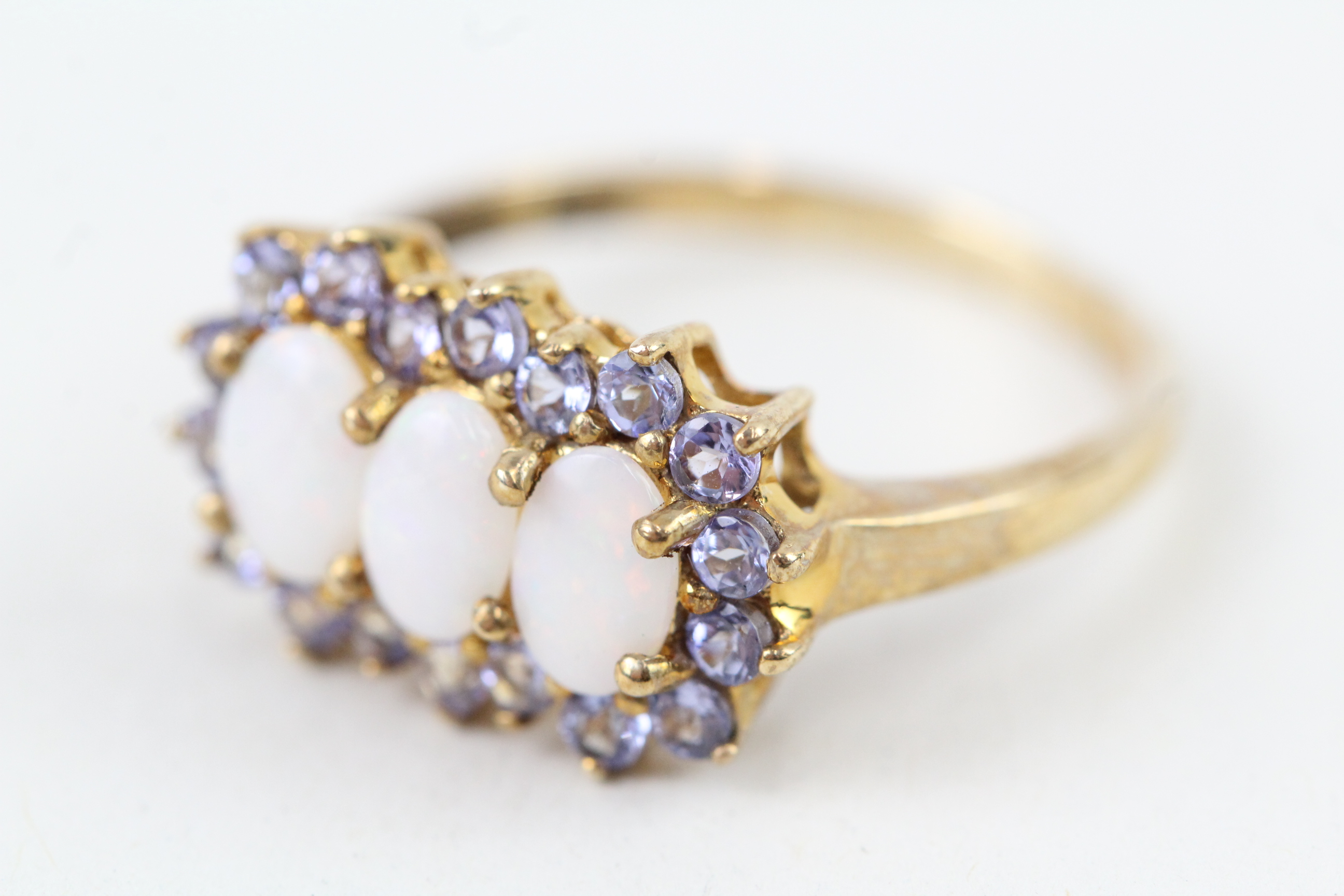 9ct gold opal & tanzanite dress ring (2.8g) Size P 1/2 - Image 3 of 5