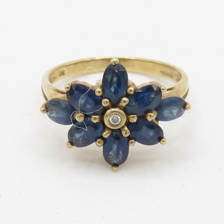 9ct gold diamond and sapphire flower cluster ring (3.1g) Size N