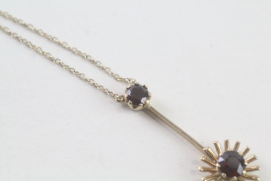 9ct gold garnet flower drop necklace (2.4g) - Image 3 of 4