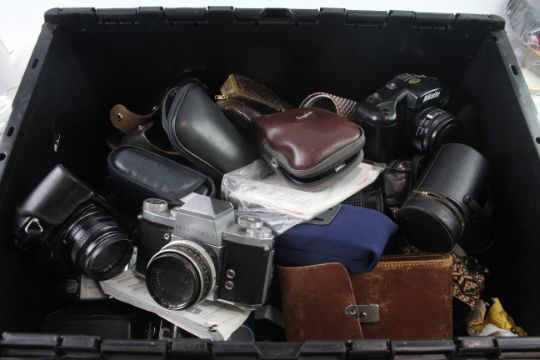 Assorted Vintage Cameras Inc. SLRs, DSLRs, Lenses, Digital Compacts Etc. Job Lot - Assorted Job - Image 1 of 5