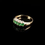 Smaragd Diamant Ring, 585/14K Gelbgold (punziert), 2,6g, Schauseite besetzt mit 5 ovalen Smaragden,