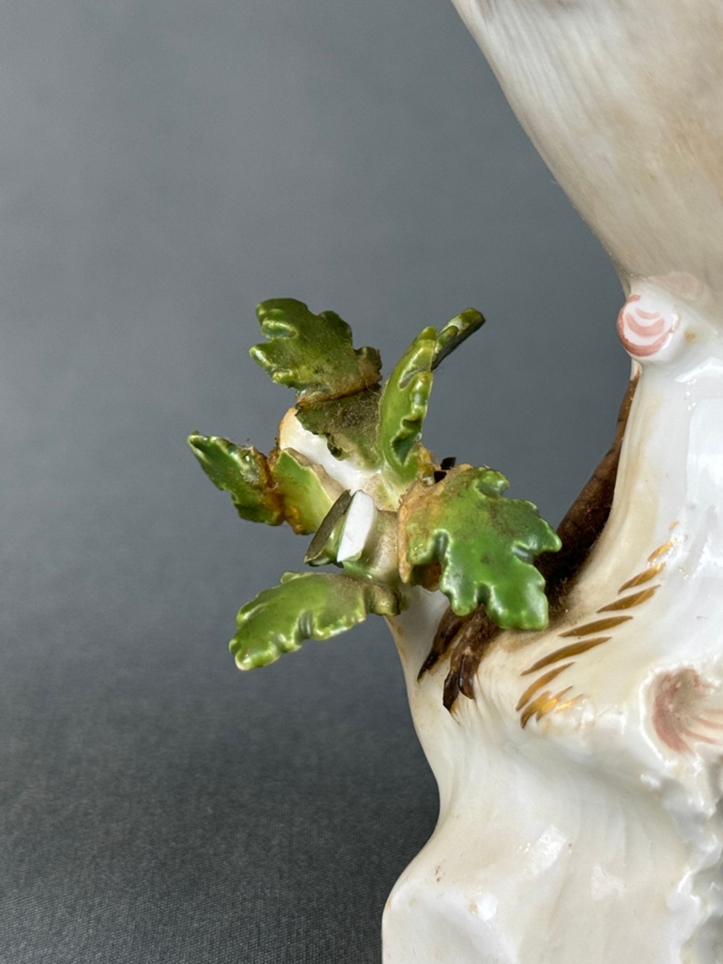 Porcelain figurine "Sparrow" Meissen sword mark, sparrow sitting on a branch base, with leaves, und - Image 5 of 5