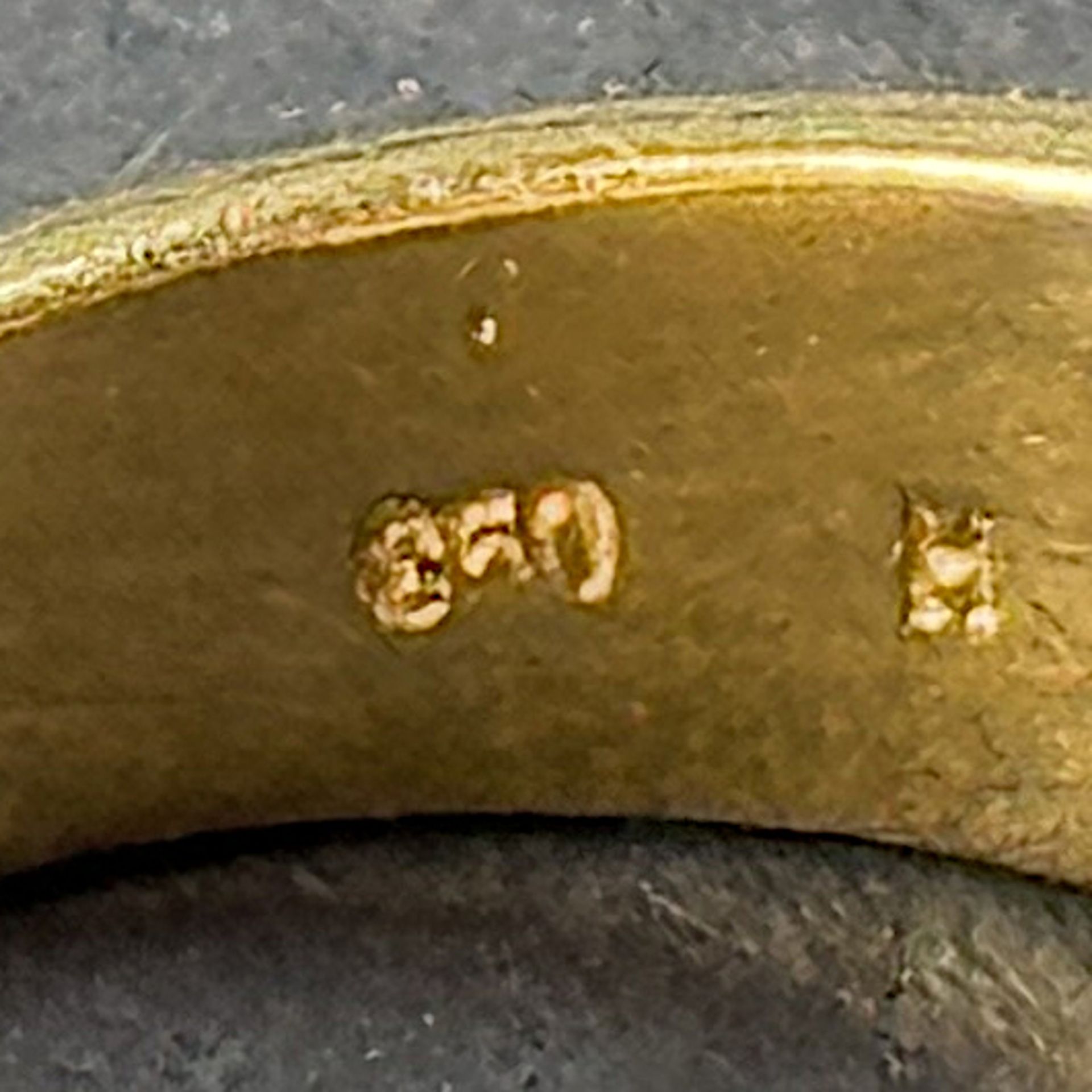 Diamant Ring, 21K Weiß- und Gelbgold (unleserlich punziert und getestet), 7g, mittig Schmuckstein, - Bild 3 aus 3