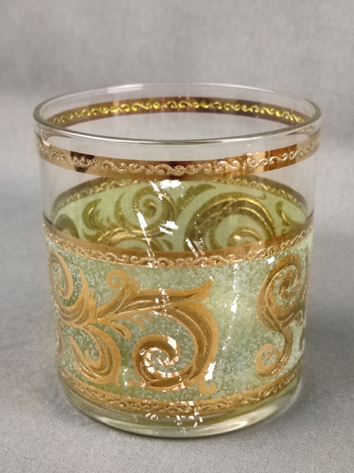 Sieben Trinkgläser, farbloses Glas, mattgrünes Band, ornamentale Goldränder und Goldbemalung, Culve - Bild 3 aus 3