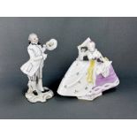 Zwei Porzellanfiguren "Dame im Reifrock mit Fächer" und "Kavalier mit zwei Vögeln im Hut", Nymphenb