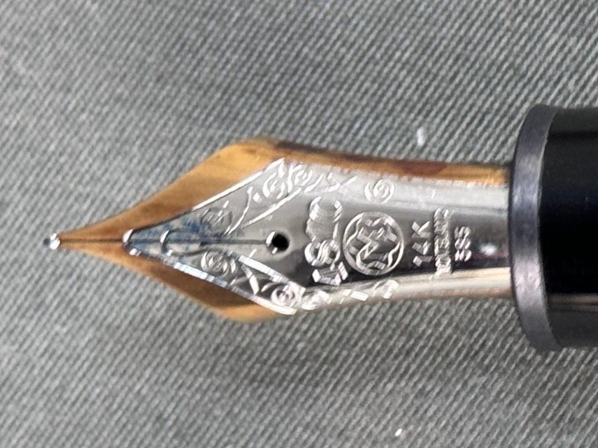 Montblanc fountain pen, Meisterstück No 149, 585/14K gold nib, barrel made of black precious resin - Image 3 of 3