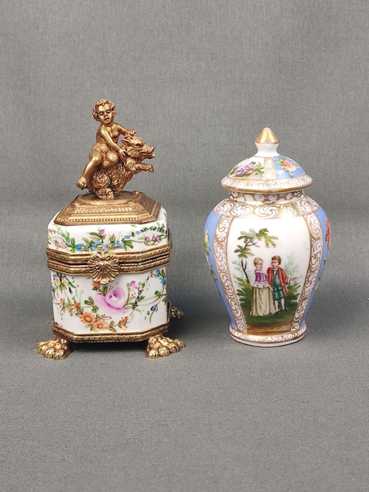 Small convolute of porcelain, two pieces, consisting of: small lidded jar/inkwell, Limoges, polychr