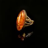 Art Deco amber ring, 333/8K yellow gold (tested), total weight 3.5g, ring size 54
