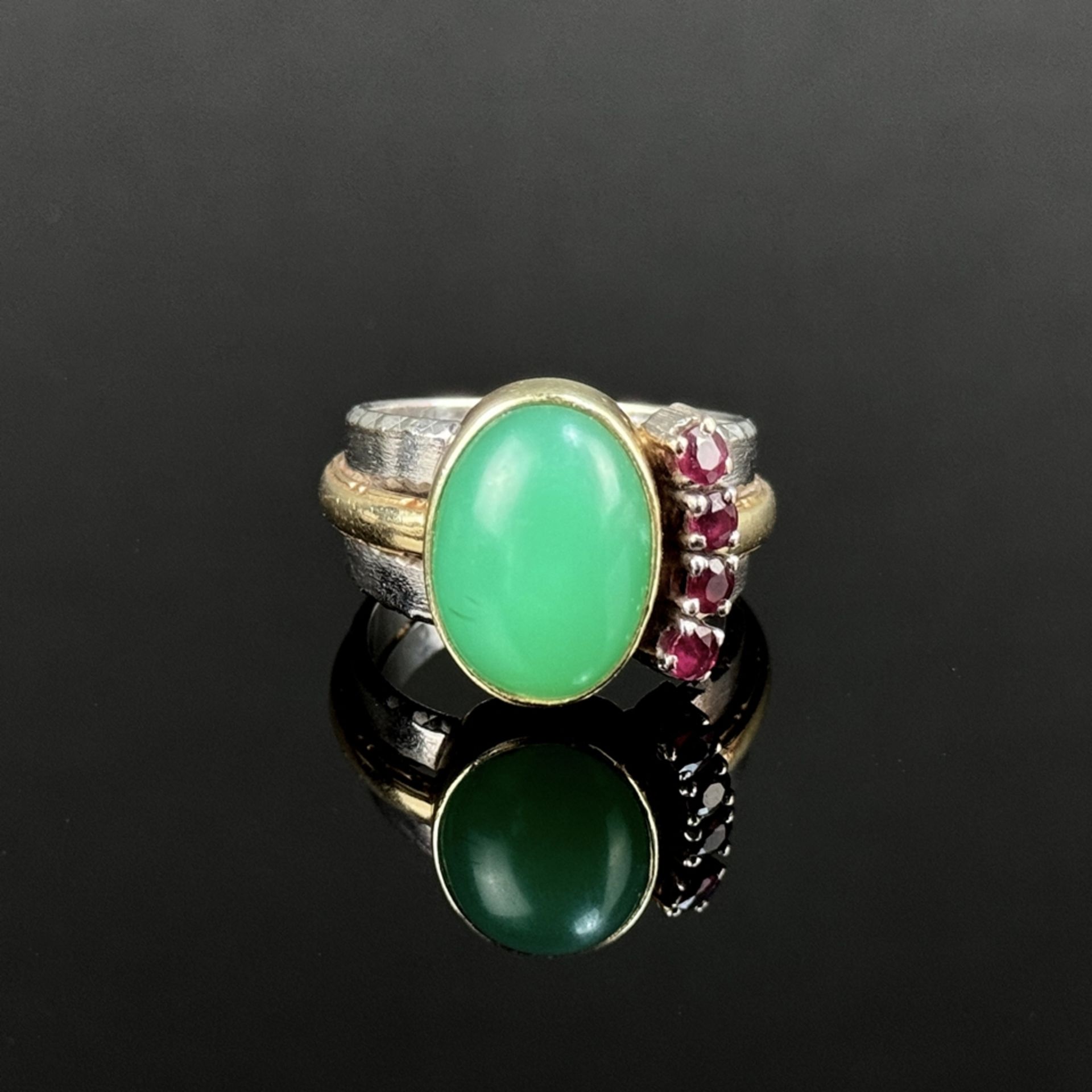 Chrysoprase ruby ring, goldsmith's work, 585/14K white and yellow gold (hallmarked), total weight 1 - Image 2 of 3