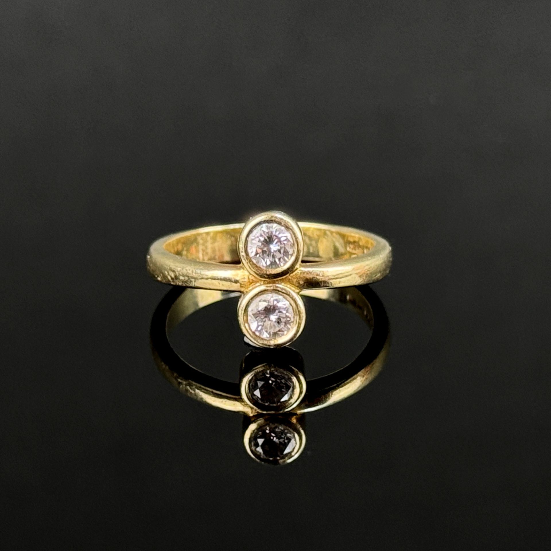 Diamant Ring, 585/14K Gelbgold (punziert), 4g, Schauseite mit zwei rund eingefassten Diamanten im B - Bild 2 aus 3