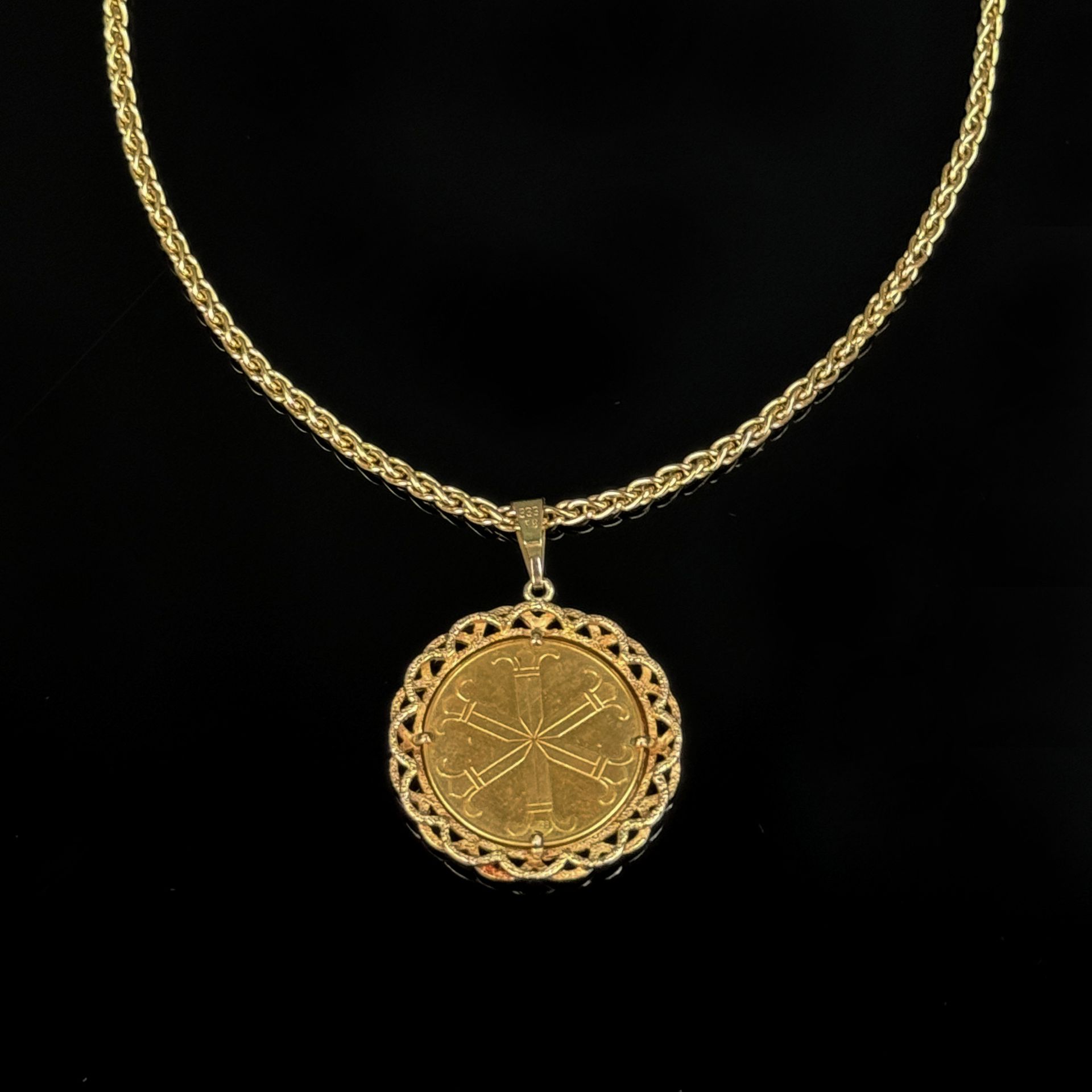 Kette mit Goldmünzen Anhänger, alle Teile 333/8K Gelbgold (punziert), Gesamtgewicht 15,22g, mittig - Bild 2 aus 3