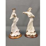 Paar Frauenfiguren "Elegante Damen", Capodimonte, Entwurf Bruno Merli, Porzellan Kunstguss, auf Hol