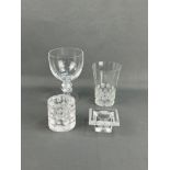 Vier Teile, Lalique, farbloses Glas, alle bodenseitig signiert, bestehend aus: feiner Kelch, Stiel